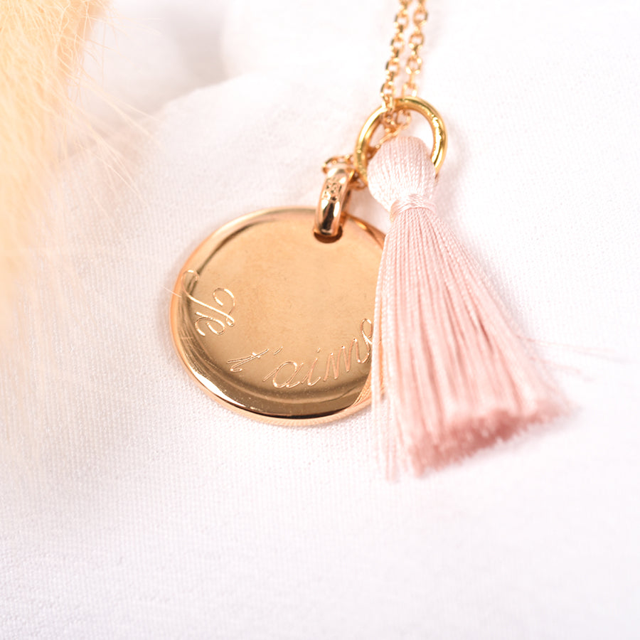 Collier personnalisé médaille et pompon en plaqué or 18 carats – Isabelle B