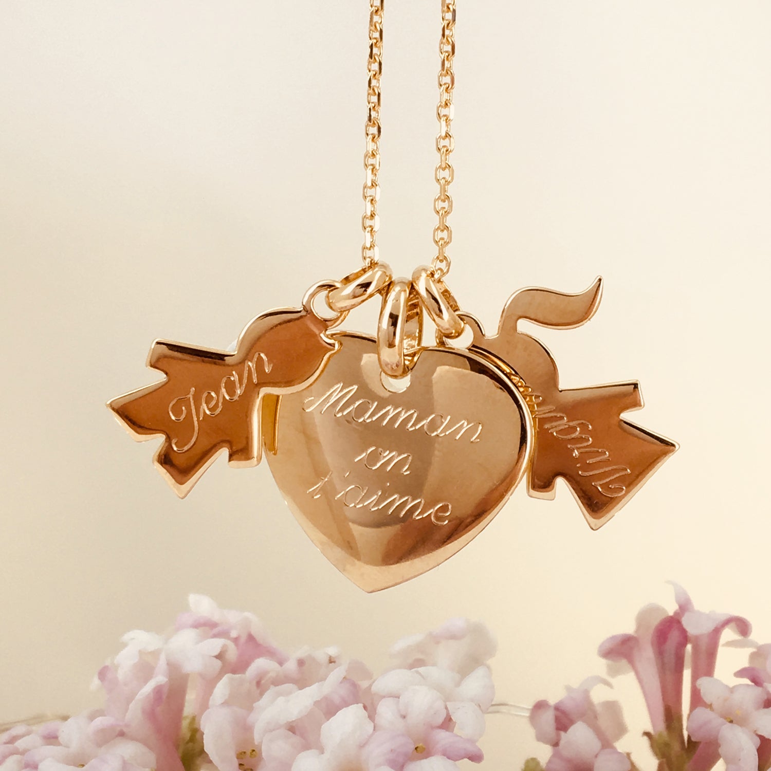 Collier Maman Personnalisé Femme – Cœur et Charm Enfant – Plaqué Or 18K