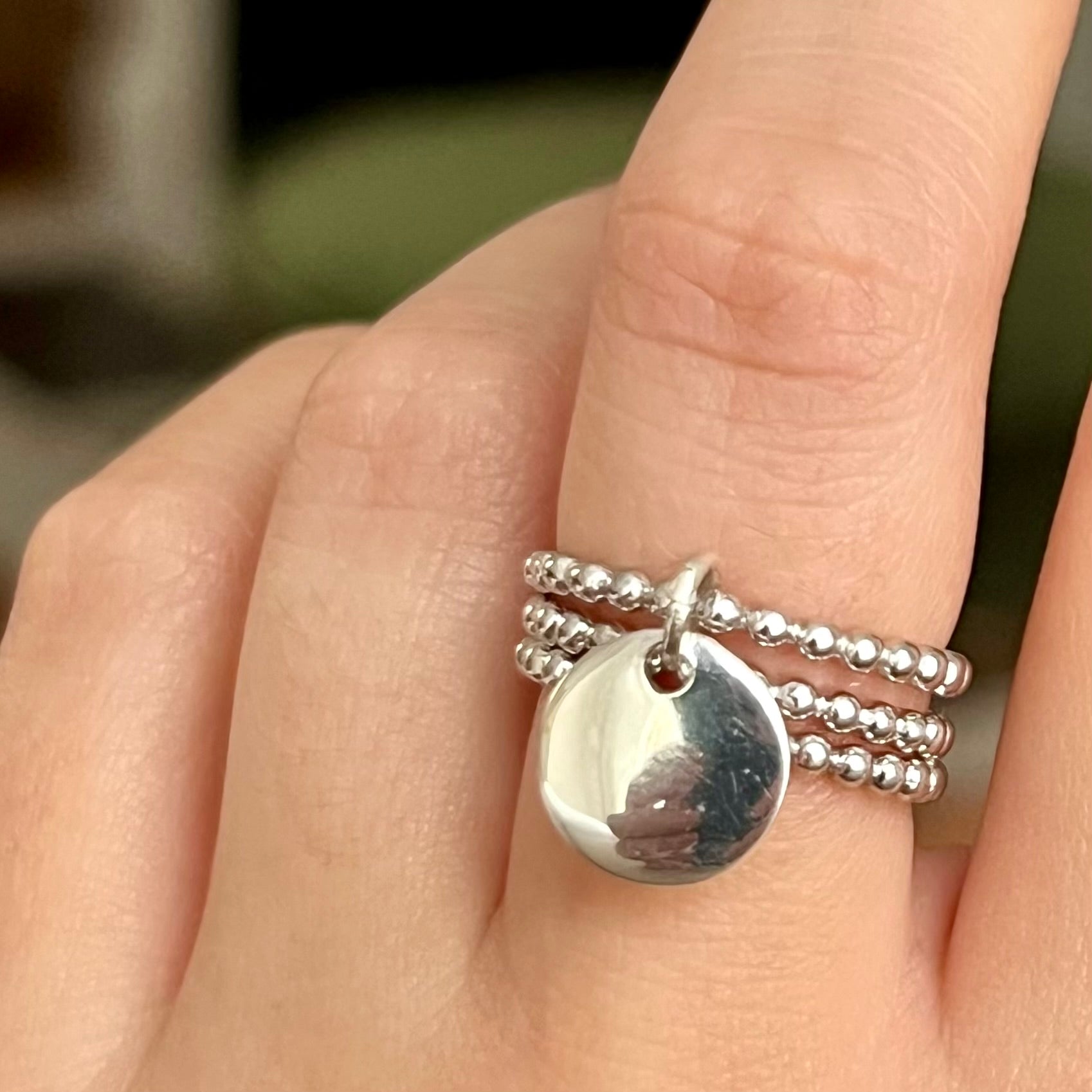 Bague Personnalisée Femme - Petites Perles Trois Rangs & Médaille Gravée – Argent 925