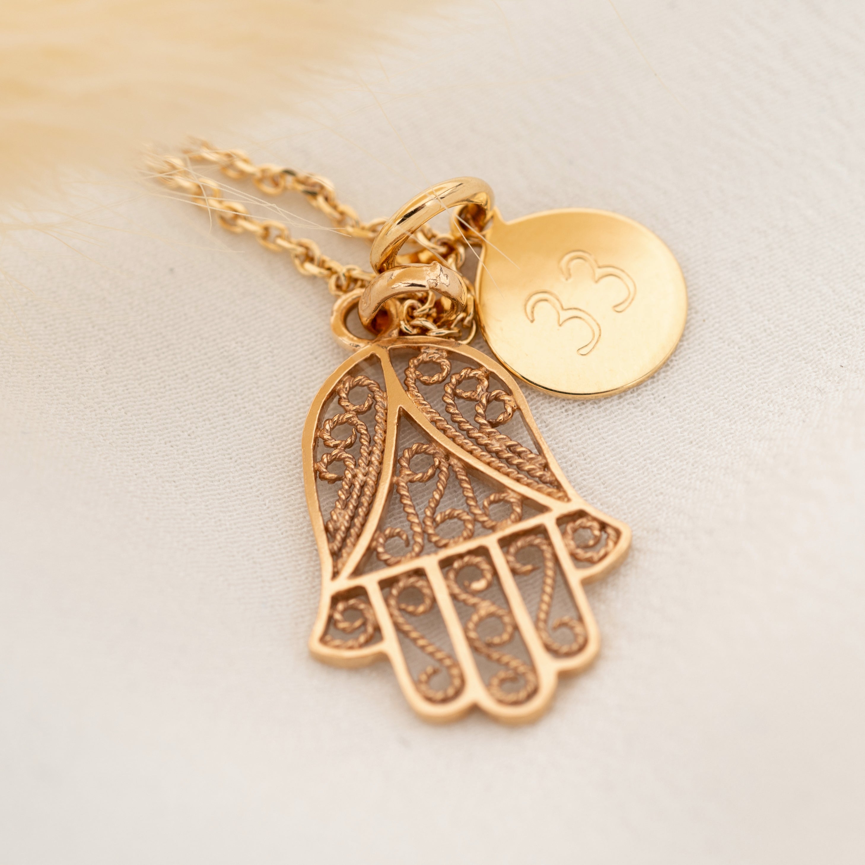 Collier Personnalisé Femme – Main de Fatma & Médaille – Plaqué Or 18K