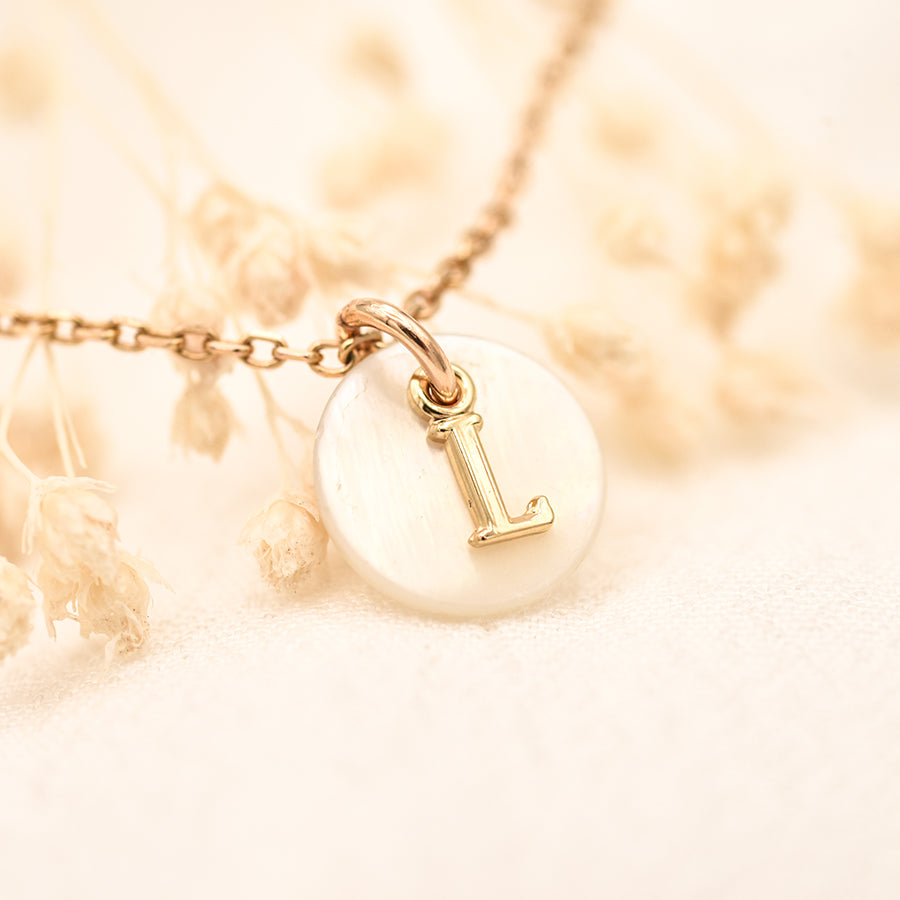 Bijoux en nacre : comment les entretenir et conserver leur éclat naturel