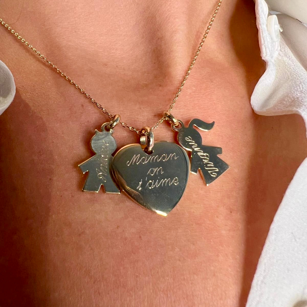 Collier Maman Personnalisé Femme – Cœur et Charm Enfant – Plaqué Or 18K