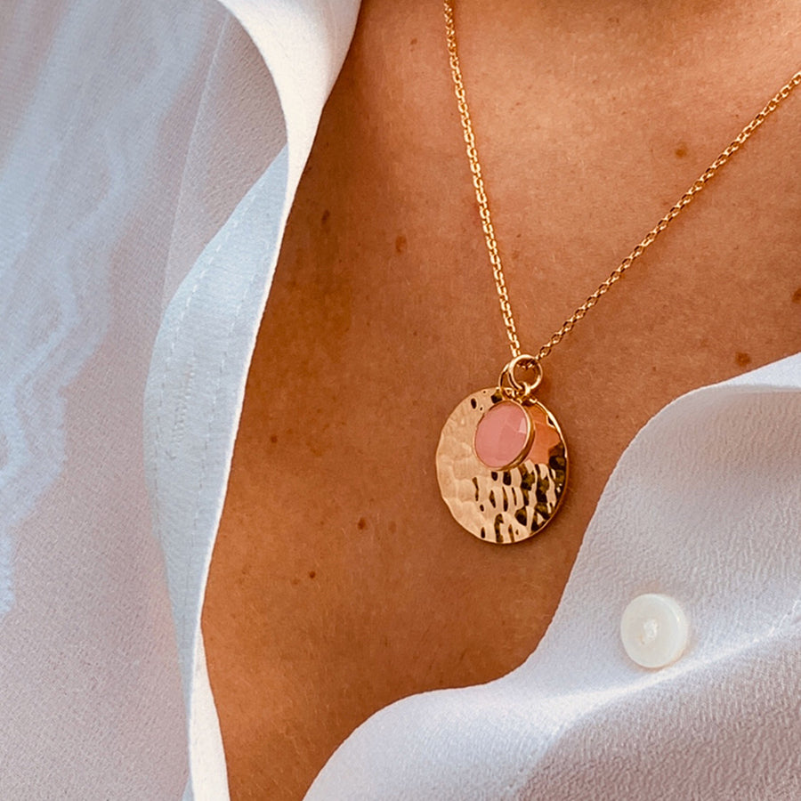 Collier médaille martelée et pierre