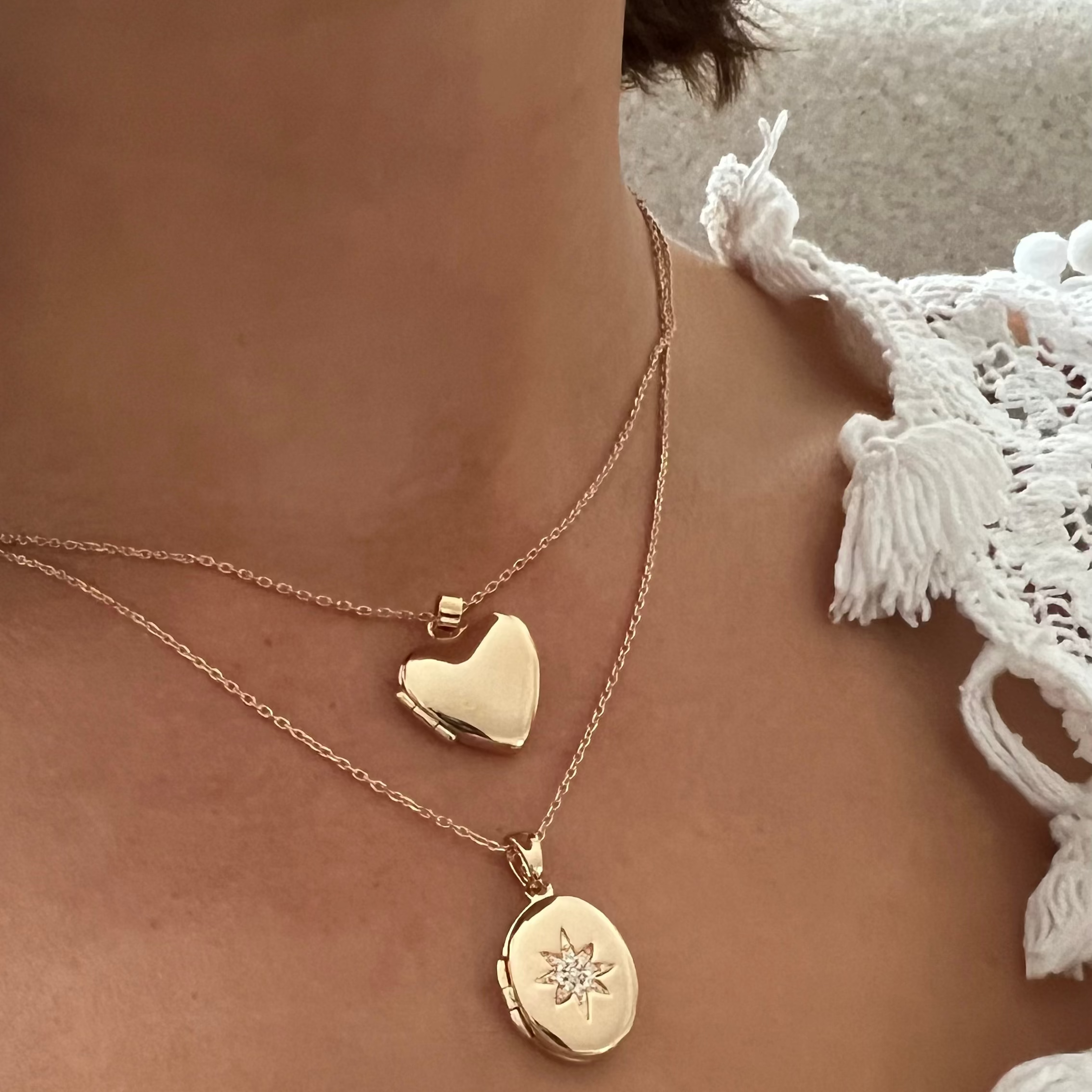 Collier Personnalisé Femme - Médaillon Secret Ovale Rose des Vents - Plaqué Or 18K