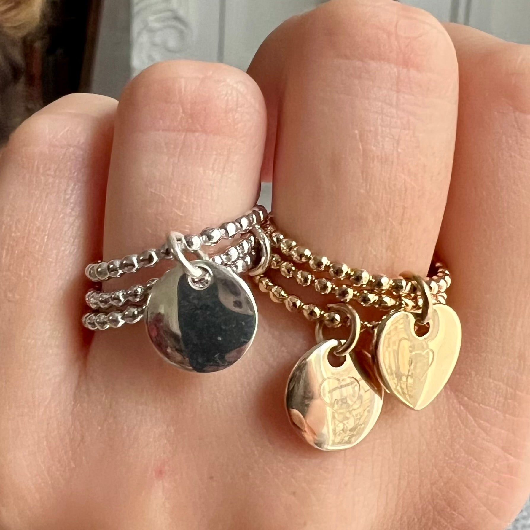 Bague Personnalisée Femme - Petites Perles Trois Rangs & Médaille Gravée – Plaqué Or 18K