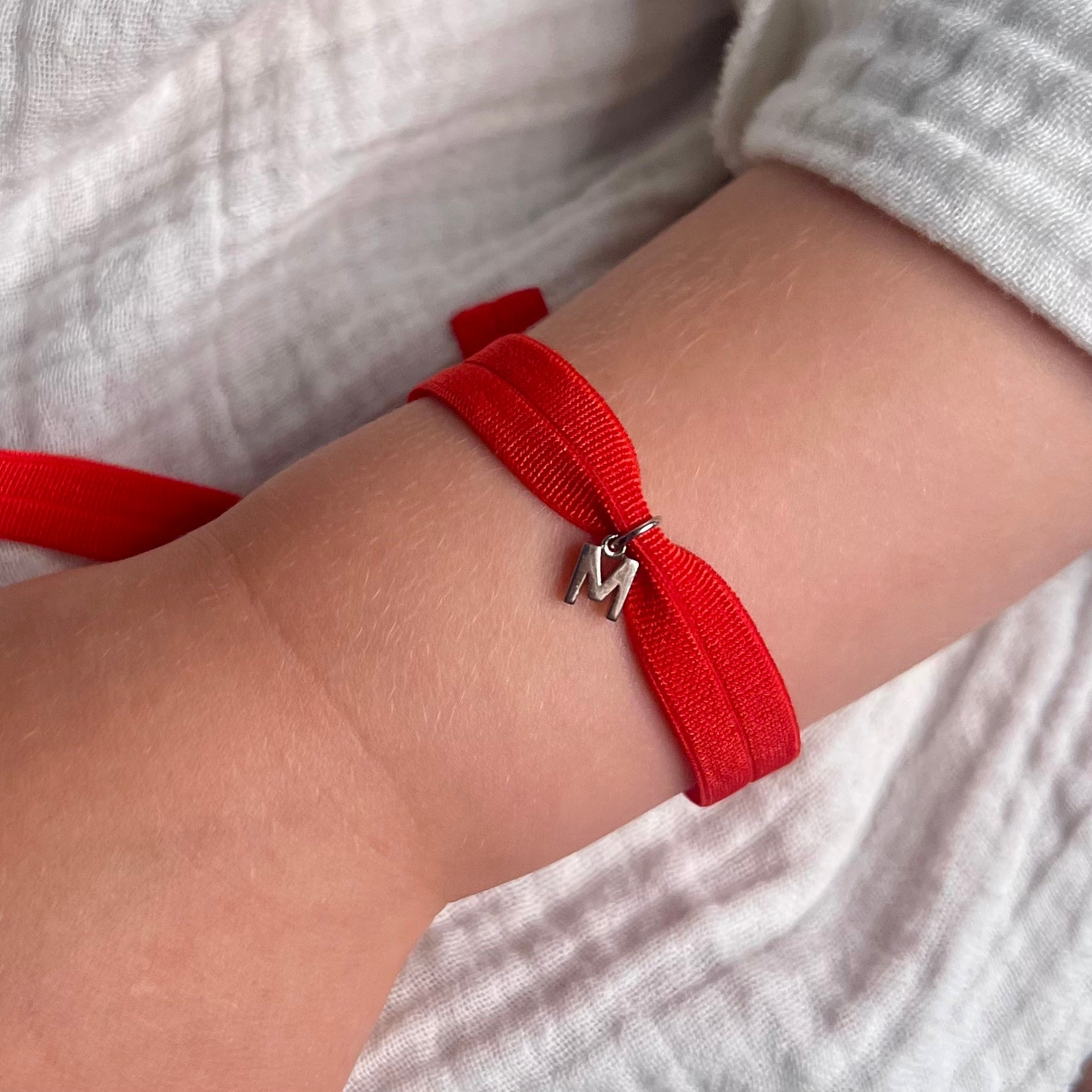 Bracelet Enfant Personnalisé – Cordon Élastique et initiale – Argent 925